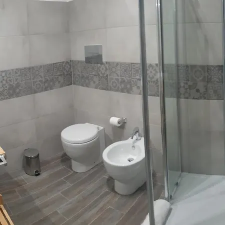Residenza Tarzana Guest house *