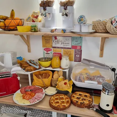 Residenza Tarzana Guest house