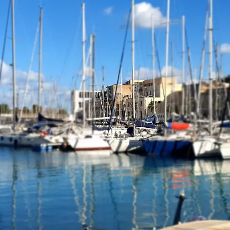 Residenza Tarzana 3* باليرمو